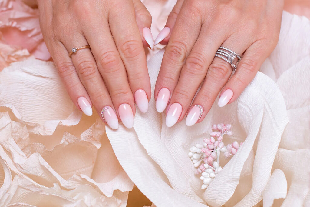 Ombre Nails That Are Fashionably In Season 