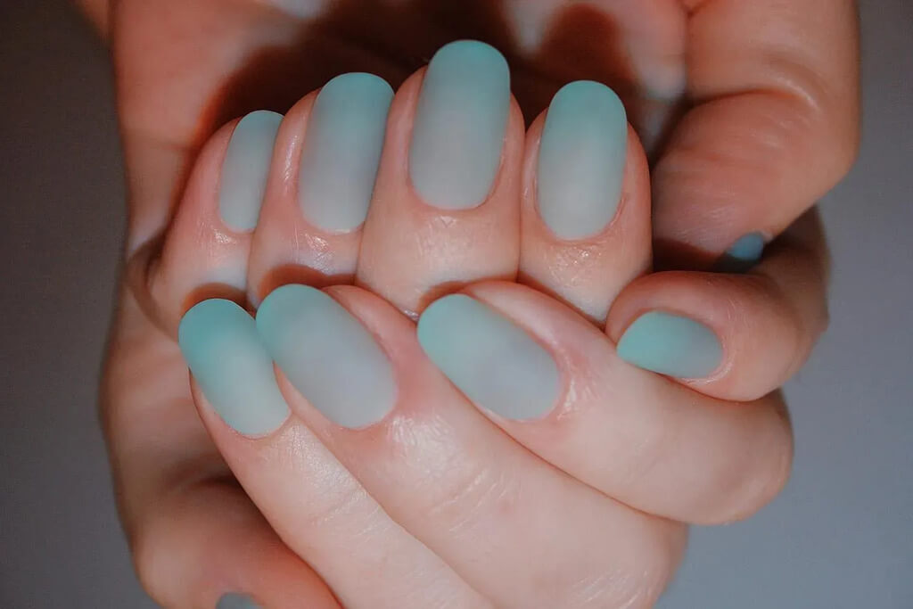 Ombre Nails That Are Fashionably In Season 