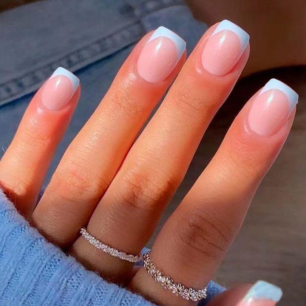 trendy short acrylic nails