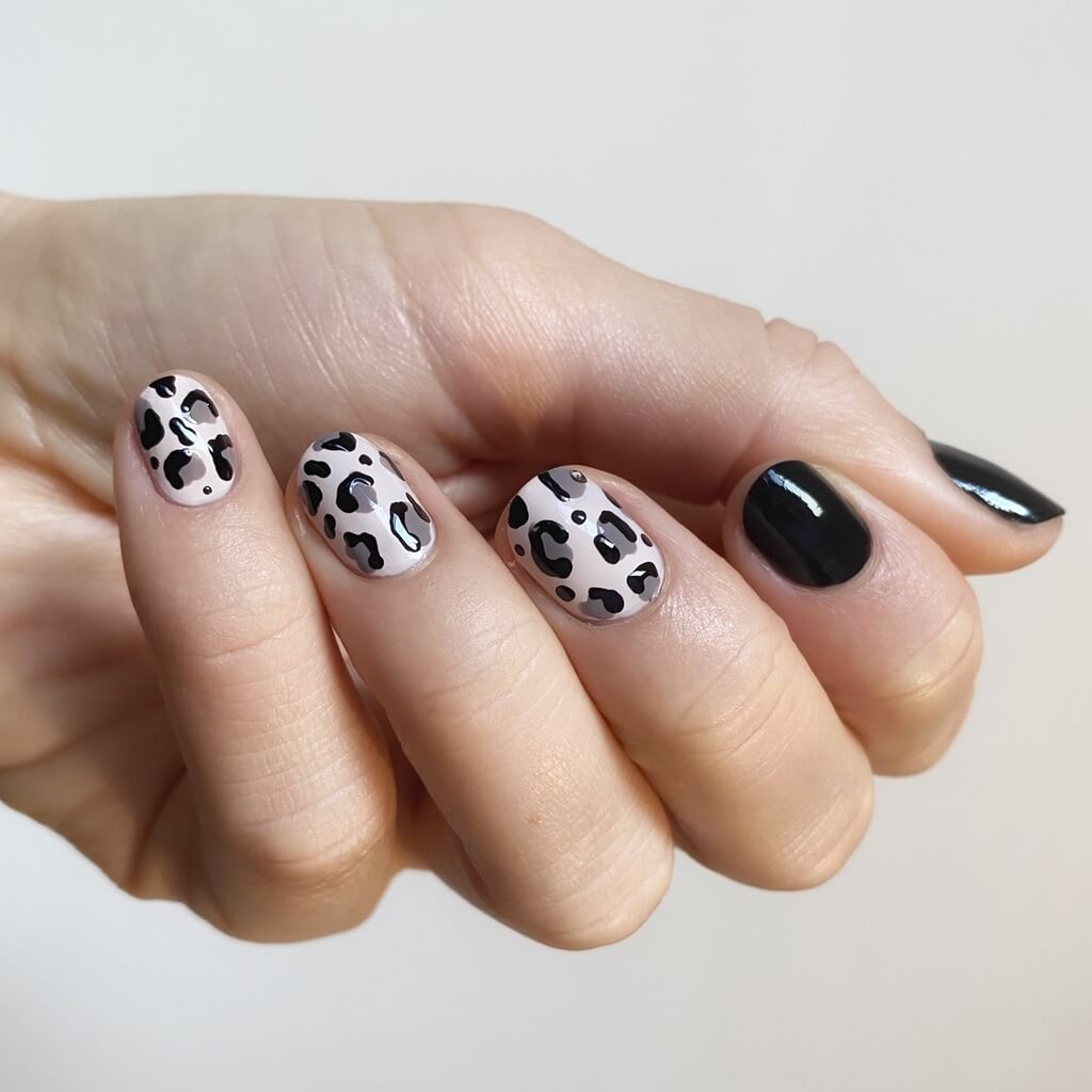 short coffin acrylic nails