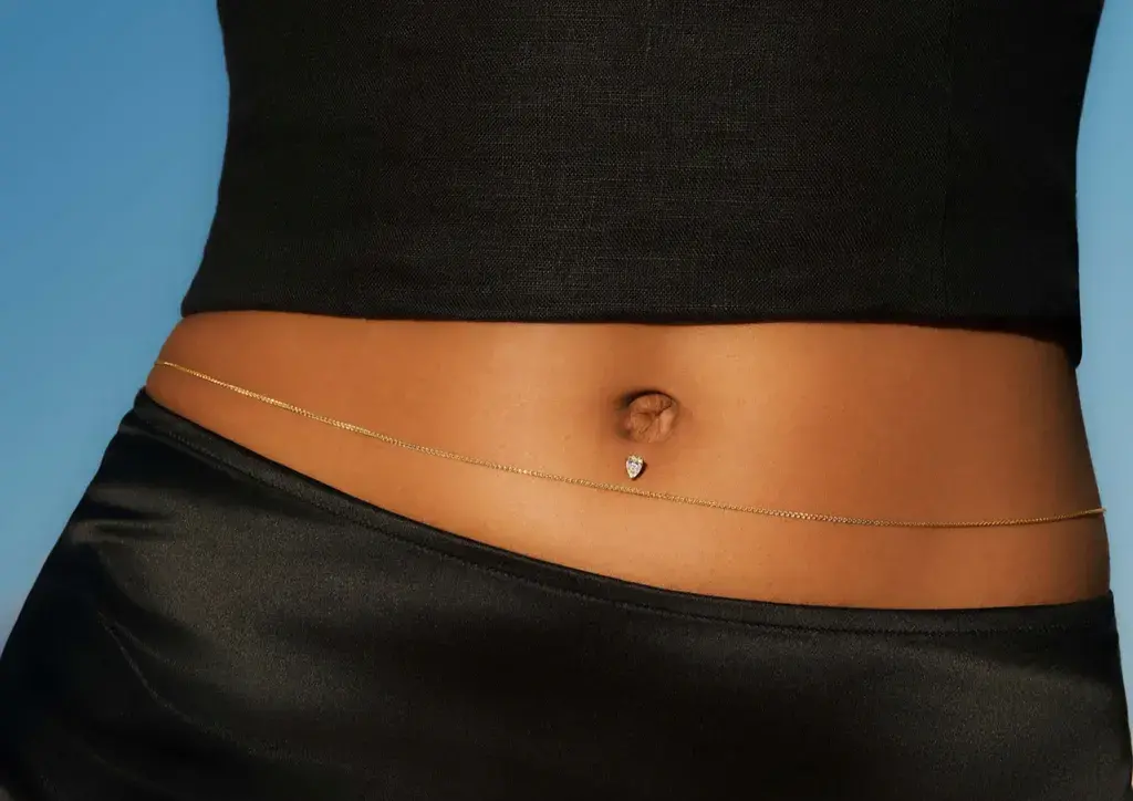 belly button piercing