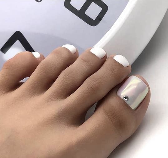 white toes with design