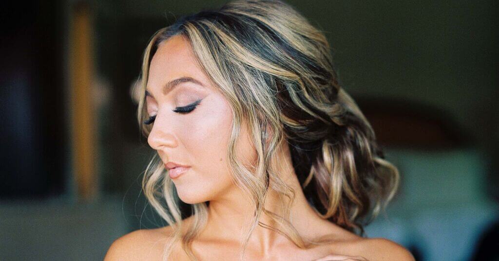 messy hair