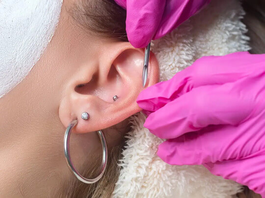 pain and healing in helix piercing