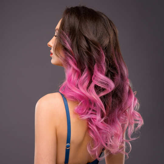 Pink and Auburn kiss
